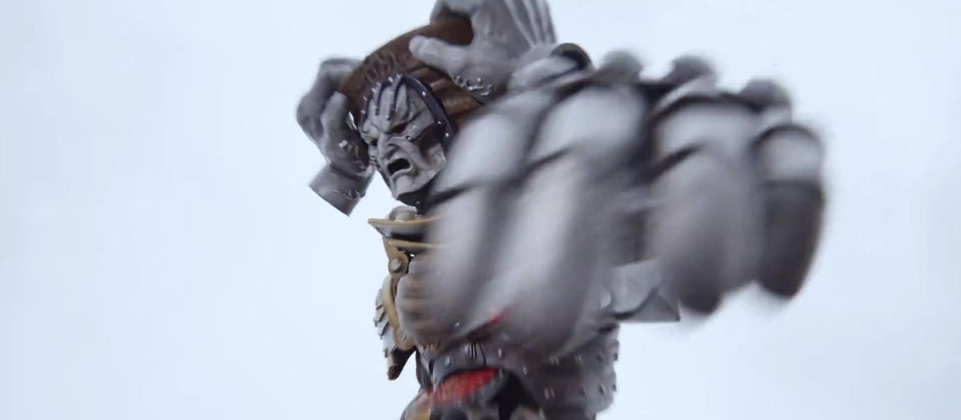 圣刃|东大妈竟然学圆谷,圣刃第1话出现巨石怪,网友就差一个奥特曼