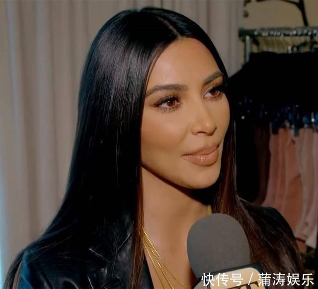 梅根烫头演讲气场全开,化浓妆戴金手镯金戒指,皇家仪态不见踪影