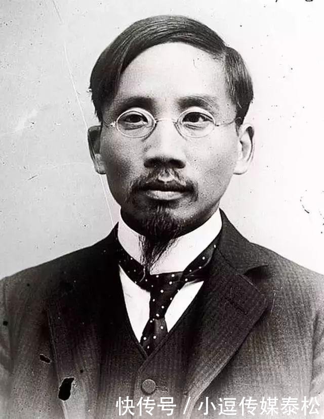 留长辫的北大教授:报纸拿反被嘲笑乡巴佬,一席话让外国人哑口无