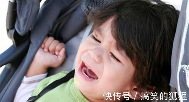 发育|宝宝没到这个月龄最好不要坐婴儿车，脊椎可能会受伤，父母别大意