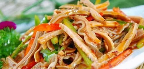 女性到了中年，推荐3种食物，改善肠胃，增强体质，有益健康