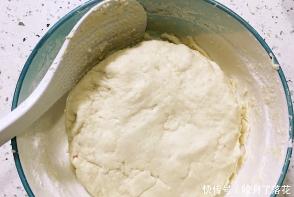 山药加入苹果,做好吃的小饼,一口一个,比蛋糕健康多了