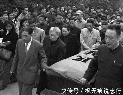 葬礼&鲁迅葬礼现场:国母主持葬礼,16位大佬抬棺,送行队伍长达几十里