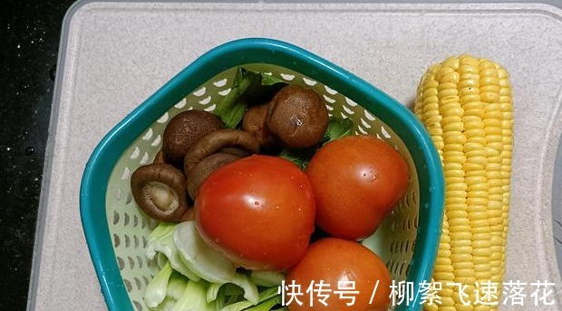 比面条营养,比饺子好吃,3元煮一大锅,暖和料足适合冷天吃!