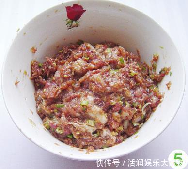 好吃|馄饨换个花样吃,简单一蒸五分钟出锅,鲜香料足,比饺子还好吃