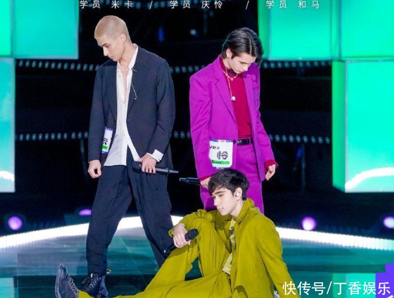 《创4》滤镜有多难看，选手衣服变色不说，颜值直播比正片高几倍