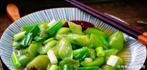 亚油酸|40岁女性不妨坚持吃3种食物,排毒养颜、延缓衰老,好处多多!