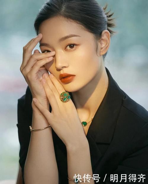 手链|真正见过世面的女人,很少戴这3种首饰,尤其第2个,廉价不上档次