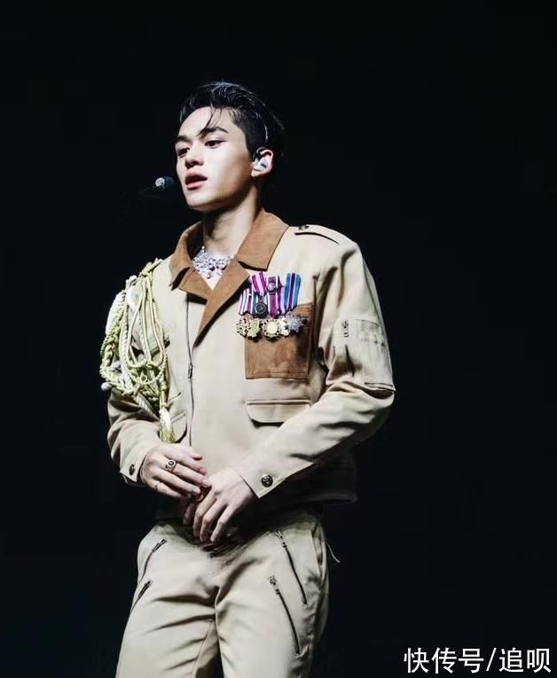 樂華七子“蘿卜蹲”式塌房,李權(quán)哲站姐爆料,畢雯珺人美心善好人