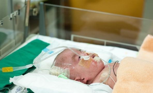 孩子|8个月孩子肠坏死,原因竟是吃错辅食,这3种食物尽量别给娃吃