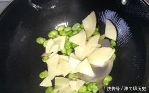  倒入|这道菜不常见，隔三差五吃一点，营养全面，清爽又美味！