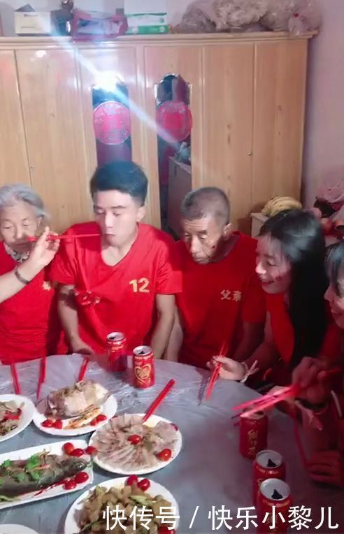 买房|11个姐姐凑32万给弟弟买房,网友:为了报答父母“不杀之恩”