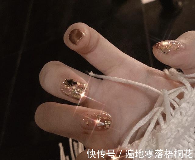 葡萄紫|超气质新年美甲,这几款让你艳压群芳,又酷又美