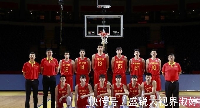 加拿大|半场落后13分！中国力拼加拿大，周琦补篮隔扣，胡明轩9分惊艳
