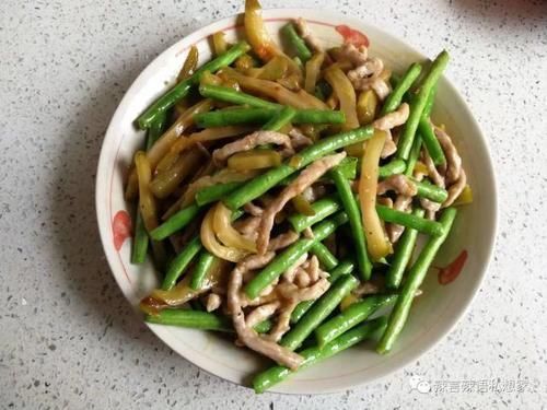 油盐不进的豇豆要怎么炒好吃,配点肉丝、榨菜给它,鲜香又美味