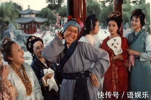 贾府&刘姥姥游大观园时,薛宝钗做了两件事有违人性,被贾母严厉批评