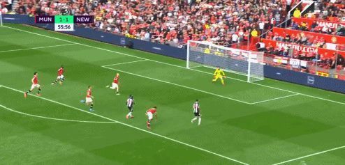 纽卡斯尔|2-1!C罗踢疯了,62分钟梅开二度,迎120球里程碑,母亲看台流泪
