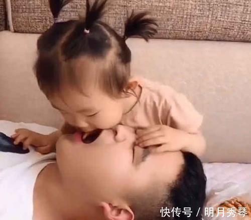 双面胶|八张偷拍图,告诉你什么叫“熊孩子”,妈妈没等看完就受不了了