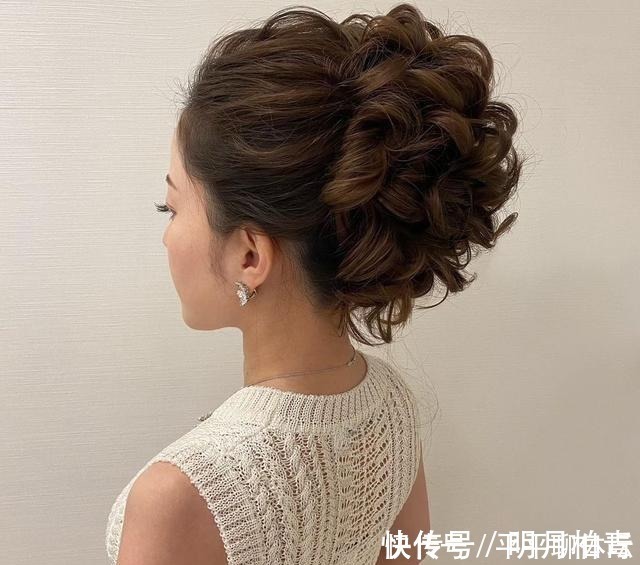 全头 女人过了40岁发型别乱剪,不如试试这12款,无论长短都很美