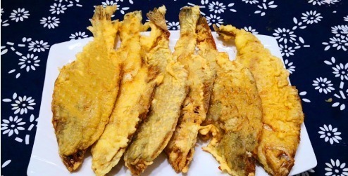 炸鱼时,直接下锅炸就错了饭店都这样做,出锅又酥又脆还不腥气