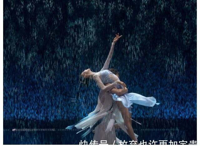 ab，金晨，吴宣仪，背景小花拒绝圈内人追求，流量小生被团队坑