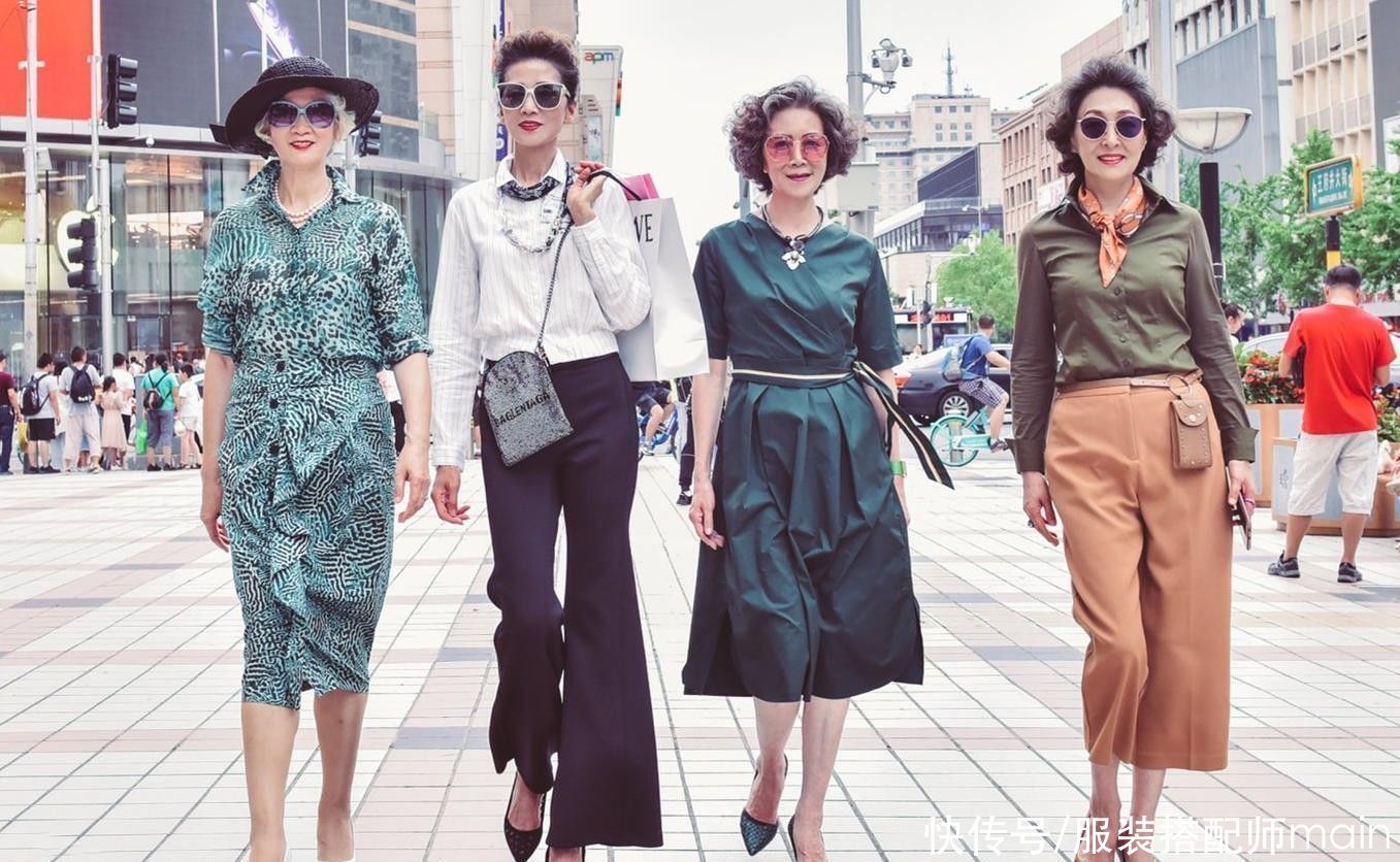 时尚|时尚奶奶走T台比模特还出彩,身材纤细高挑,日常穿衣优雅时髦