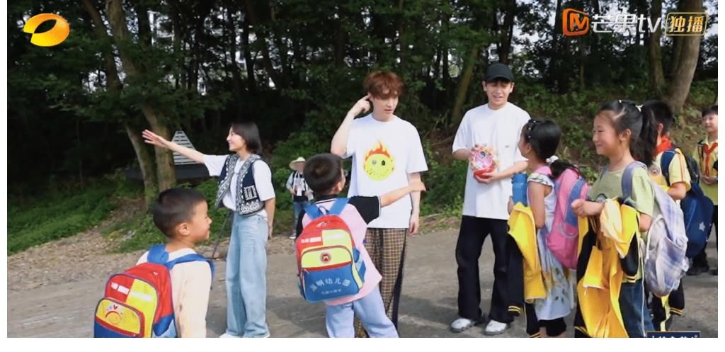 极限男人帮|《向往》当彭昱畅听到张艺兴叫“吴亦凡”时，有谁注意他的表情？