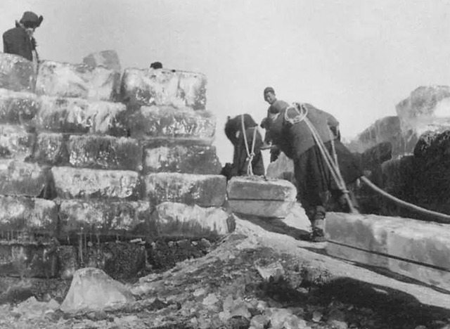 地穴$新郑曾出土世界上最早的冰窖,因为时间久远,连照片都没有留下