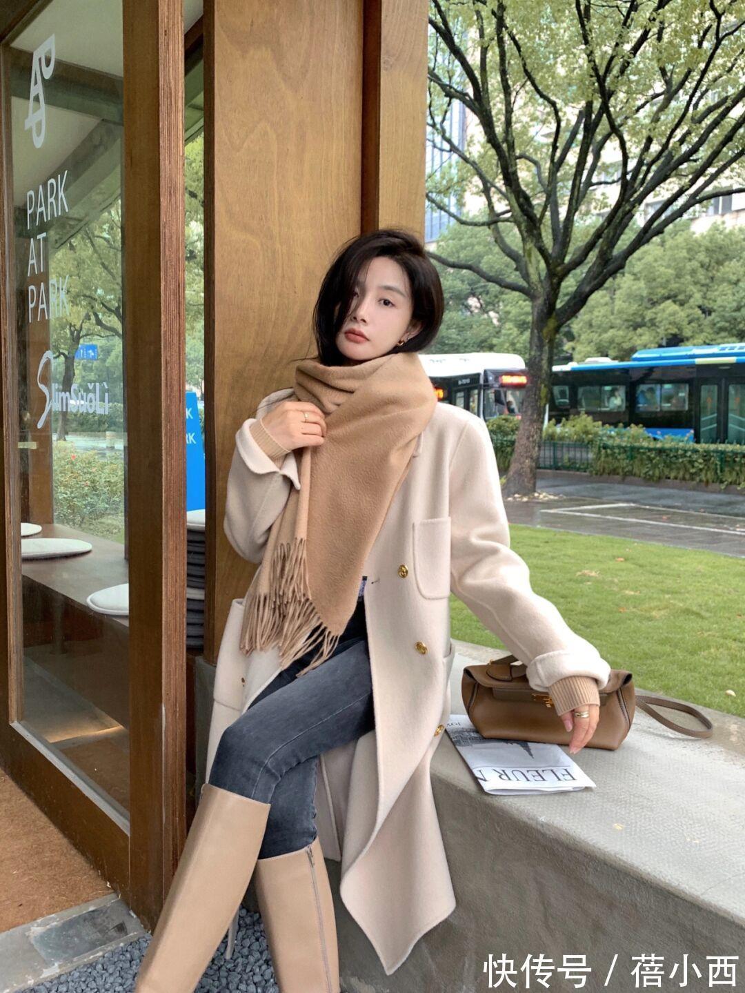围巾|今年穿“大衣”才最in,内搭毛衣时髦优雅、下搭牛仔裤高级洋气