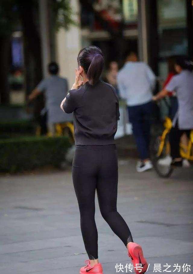 工装裤 瑜伽裤最能体现姑娘仙女般的气质,女人味儿十足,十分吸睛