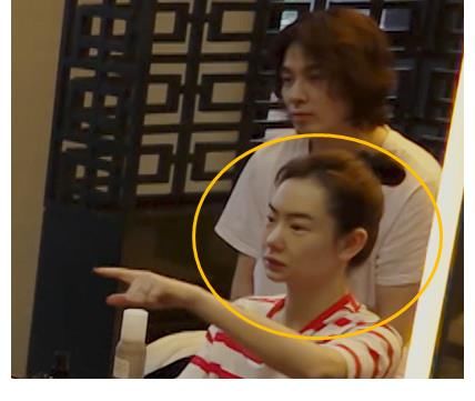张艺兴|张艺兴综艺早起，素颜水肿状态过分真实，原来明星也是会水肿的