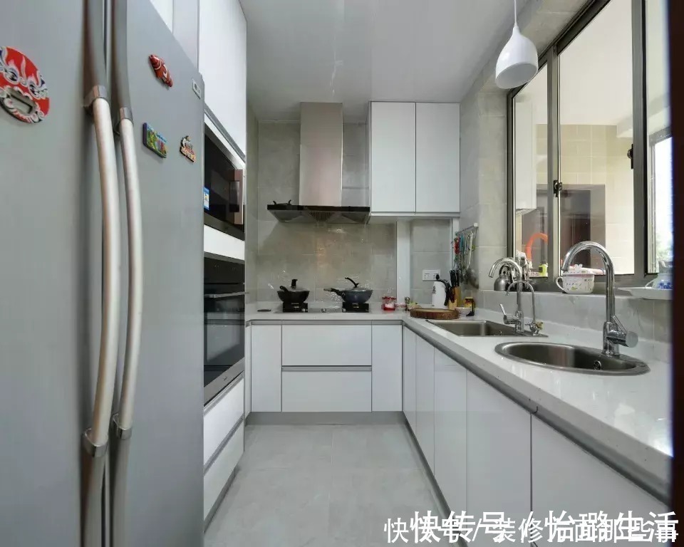 沙发背景墙|136平米的新房,现代与中式的融合,第一眼就爱上了沙发背景墙!