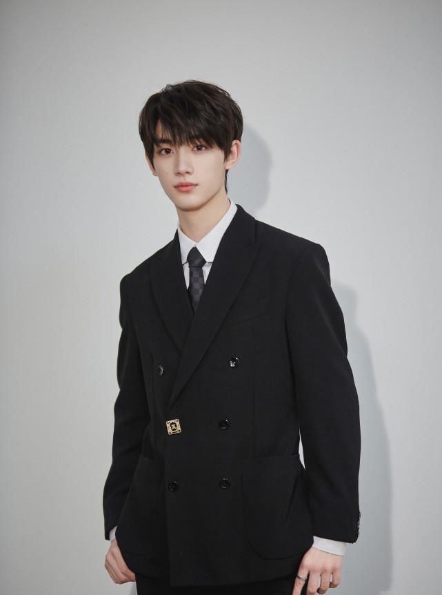 丁程鑫|演員請就位胡杏兒奪冠,丁程鑫被4個(gè)制片人邀戲,誰才是大贏家?