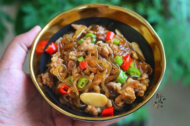 关键点|做肉末炒粉条，记住两个关键点，不管放多久，粉条都不粘不坨