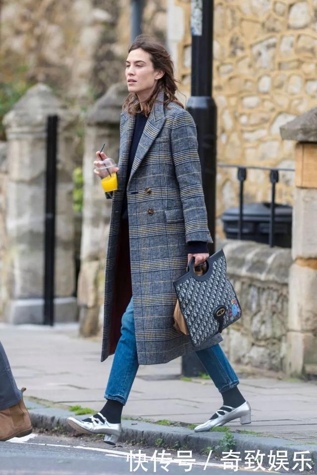 比帆布鞋还百搭!这5双鞋子才是秋冬的“王炸单品”,谁穿谁好看