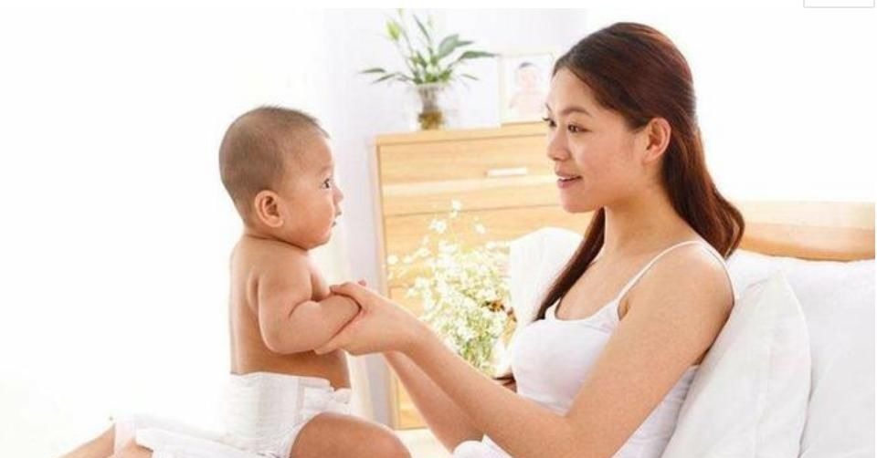 入睡|宝宝频繁夜醒?培养宝宝一个能力很关键,父母学会了孩子睡整夜