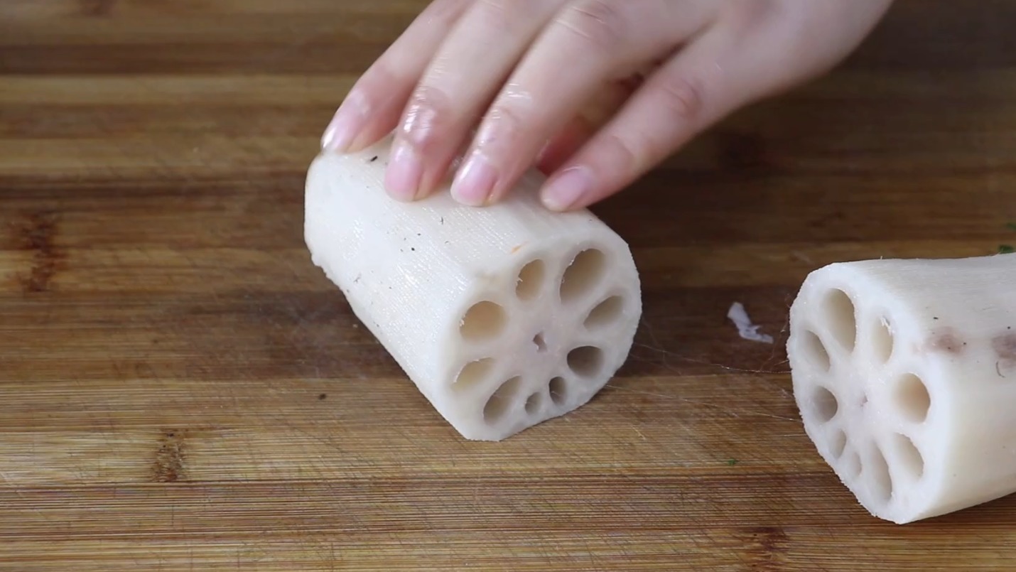 饭店的莲藕为啥好吃,大厨教你,别直接下锅炒,包你爽脆好吃