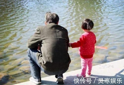 孙子|48岁奶奶接孙子,偶遇48岁妈妈接娃,相同年龄,不同人生