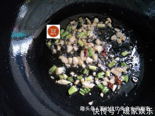 在家做茄子，我教你一招，不仅不吸油，味道比红烧肉还香！