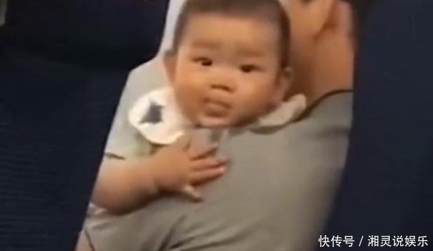 乘客|“口水宝宝”高铁上看人吃东西,馋虫被勾出来,爸爸肩膀全是口水