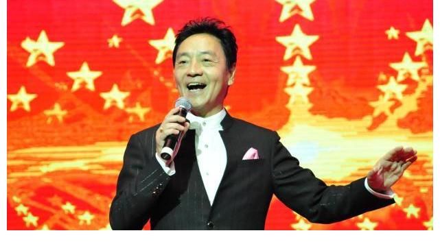 85岁黄俊英带来笑声，粤语相声歌舞综艺晚会在文化公园举行