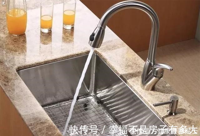 看上去很美|每次洗碗弄的到处都是水!听完内行人的建议,才知是厨房水槽的过!