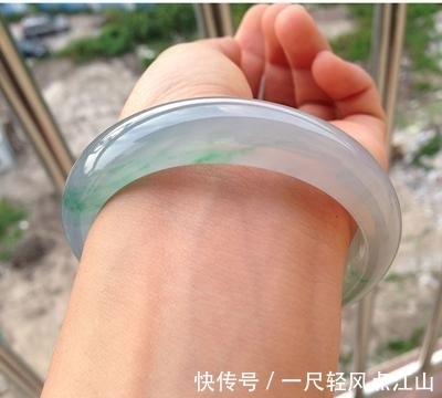 翡翠手镯 一般冰种玉镯子的价位