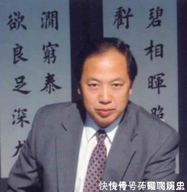 行书$三位书法“大咖”书写同样对联内容，田英章胡铁军吕英儒谁写得好