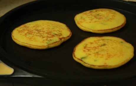 玉米面最正确的做法,开水一烫,筷子一搅,儿子说比蛋糕好吃