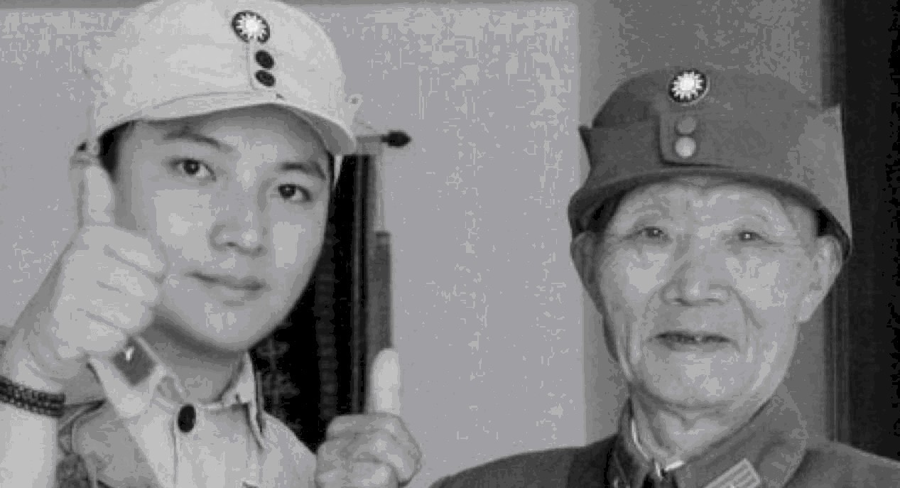 泪流满面|他11岁参军抗日,一张照片被美国收藏,84岁认出自己泪流满面