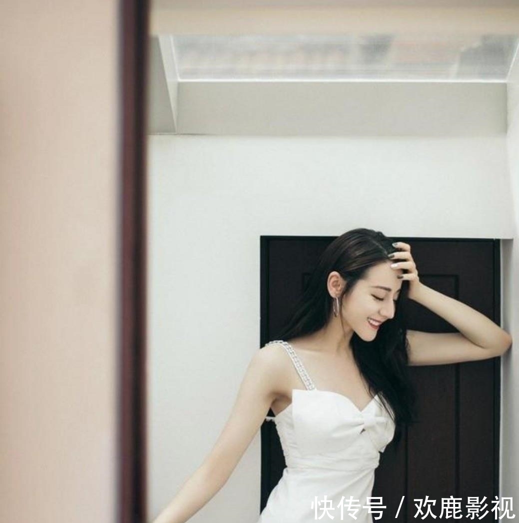 面料|徐璐穿吊带配牛仔裤,彰显青春洋气范,“漫画腰”太让人喜欢了