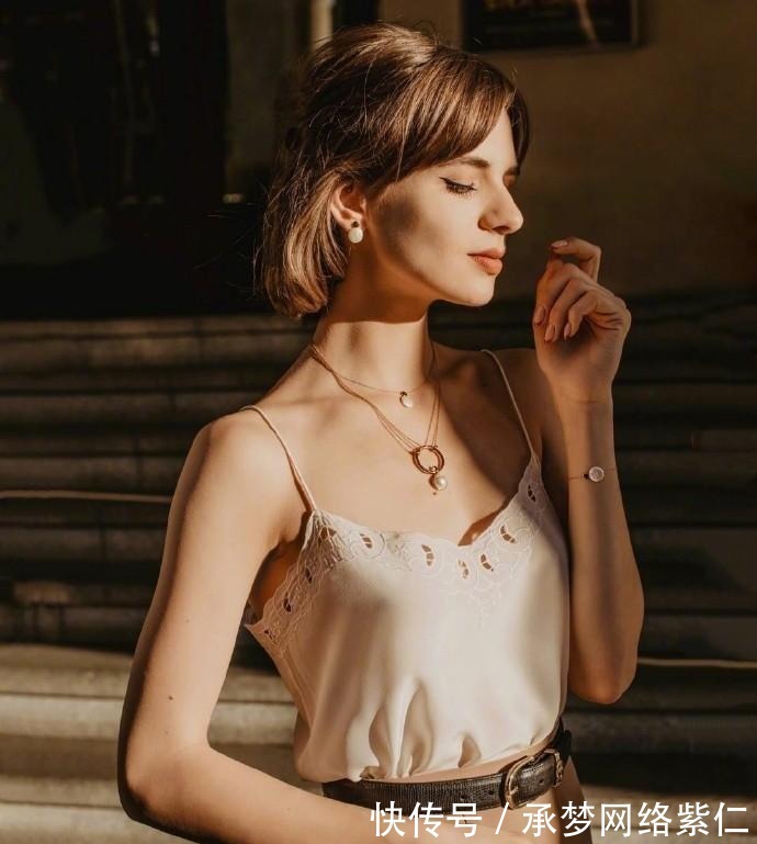 元气满满|女人40岁后,别乱烫发!今夏流行这3种“短发”,减龄显气质