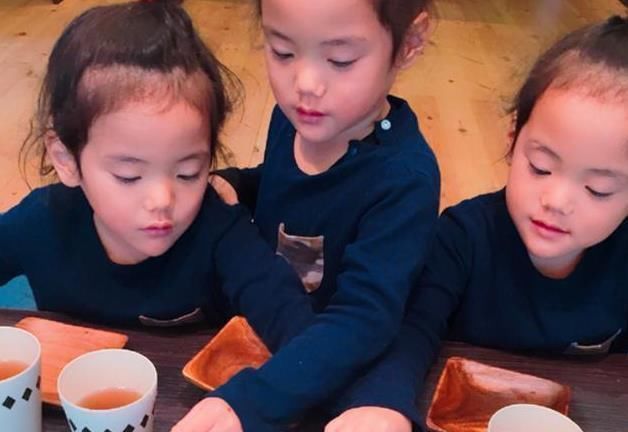 老来得子|52岁产妇生出“三胞胎”,看到娃后却崩溃大哭,医生:有点尴尬