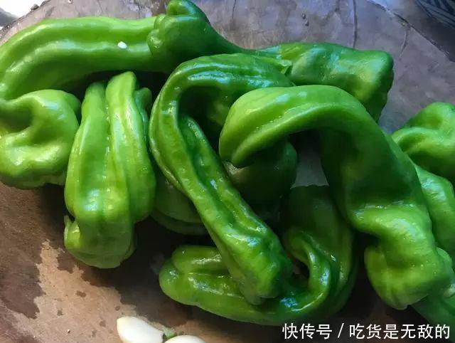 干锅|饭店大厨透露:做虎皮青椒,别直接下油锅!否则不“起皮”不入味